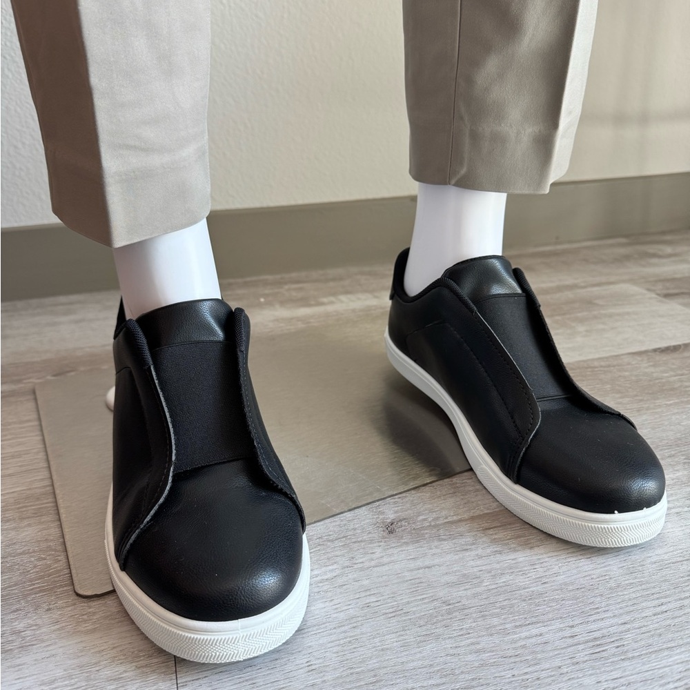 Men's Black Slip-On Sneakers size EU 43
(10 USA size ) New PU Leather